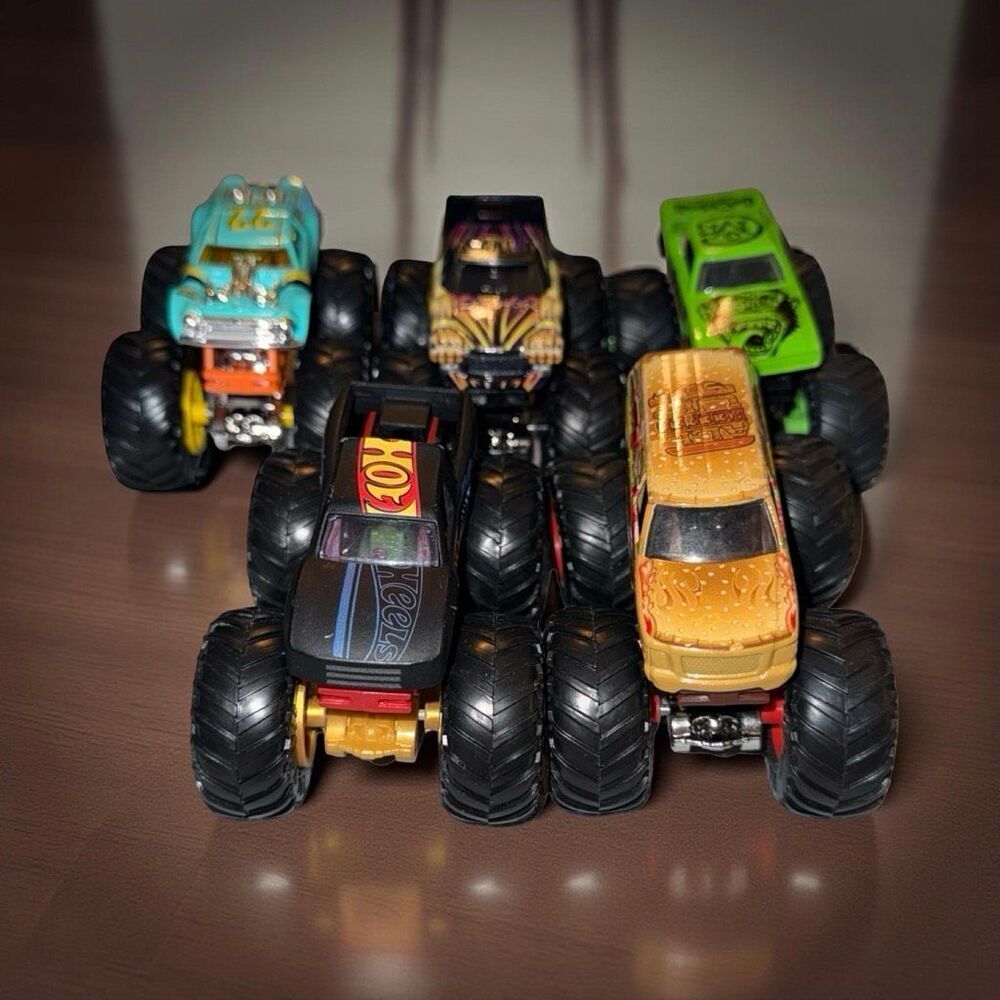 HW Night Shifter Samson Gas Monkey Podium Crasher Beefed Up Monster Trucks A46